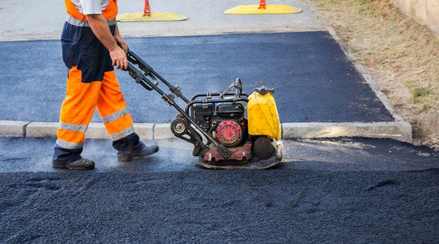 Professional gutter cleaning in Deshler, NE